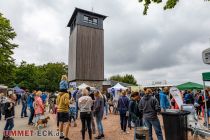 Besucher auf der Nordhelle - Am Nachmittag war es rund um den Robert-Kolb-Turm recht gut gefüllt.  • © ummeteck.de - Silke Schön